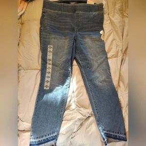 Old Navy Rockstar jeggings, frayed bottom, mid-rise ankle legnth